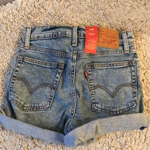 Nya Levi’s shorts! - Högmidjade Levi’s shorts! Nypris : 579