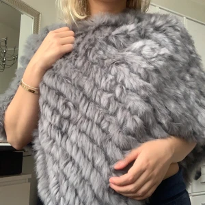 Päls - Kanin päls. Ordienariepris 2500 kr. Köparen står för frakt. Går att mötas upp i Jönköping:)