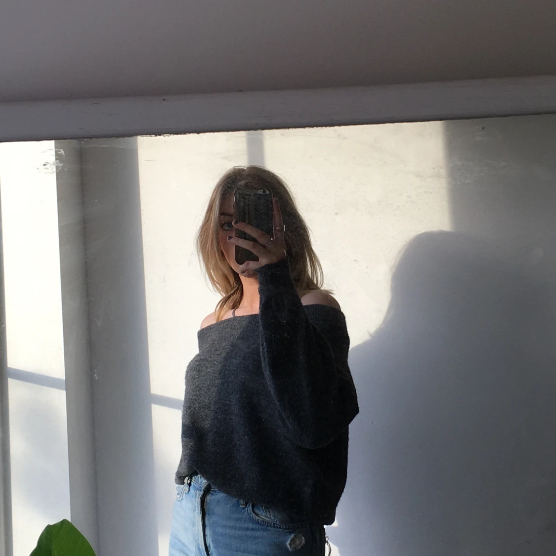 GRÅ OFFSHOULDER