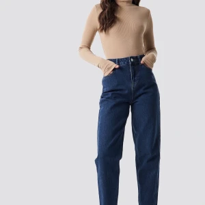 Mom jeans - Storlek: 34 från Nakd. Använd endast en gång. 