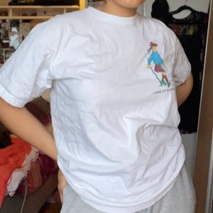 TinTin t-shirt - Snygg t-shirt med TinTin motiv i fint skick, den är av 100% bomull och jätteskön. Frakt tillkommer ♥️