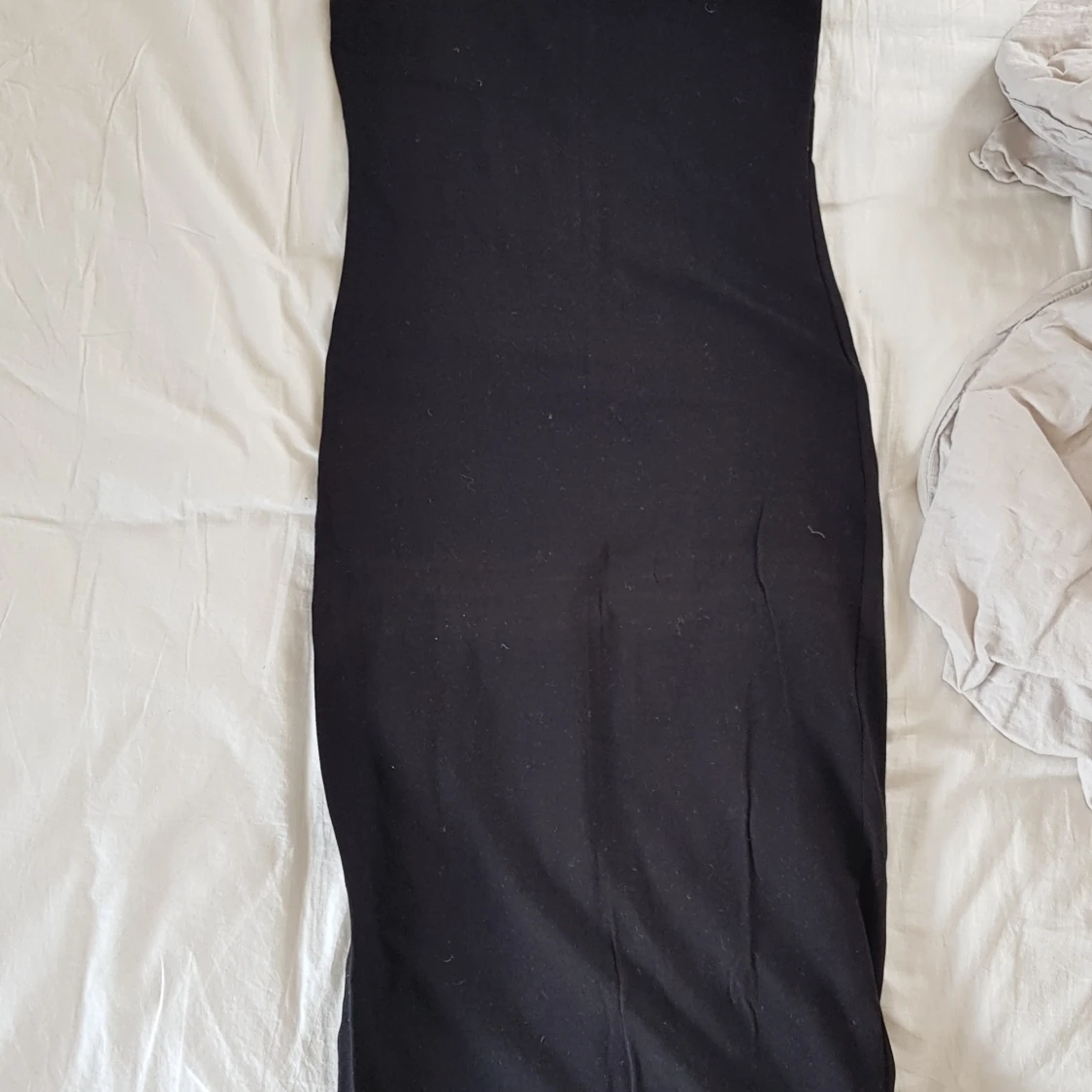 Weekday - asymmetrisk klänning