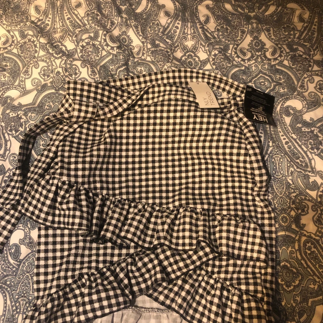 Kjol i storlek medium från nelly 100 kr. - 90