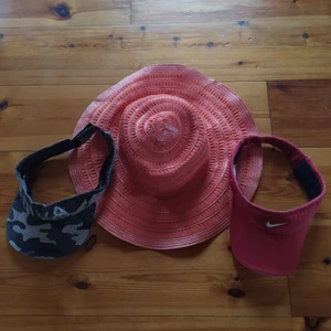 Hatt skärmkepps - Hatten i nyskick, skärmkepsarna något slitna så passar den med punkigare smak. 