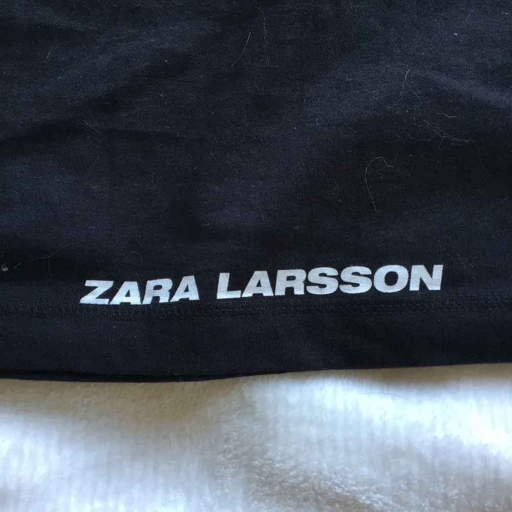 Oversize Tshirt köpt på zara larssons konsert strl S. 40kr + 44kr frakt, tillsammans 84kr. T-shirts.
