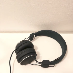  - Oanvända urbanears. Mörkblå  