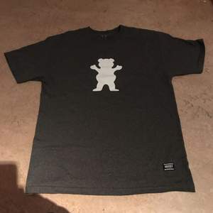 Grizzly T-Shirt storlek L finns i Stockholm  