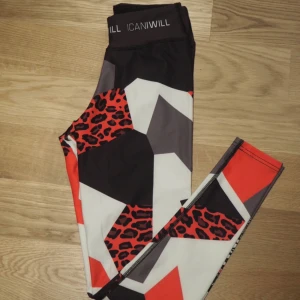  - Tights från I can I will, leopard i storlek S. Aldrig använda! Helt nya.