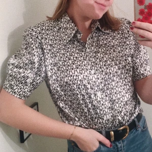  - Äkta 80-talsblus i silkestyg, SÅ cool verkligen!!