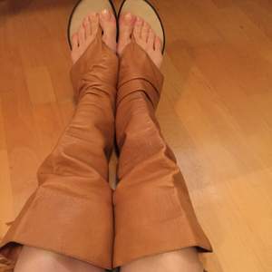 Real leather sandals. I bought them in Italy . 