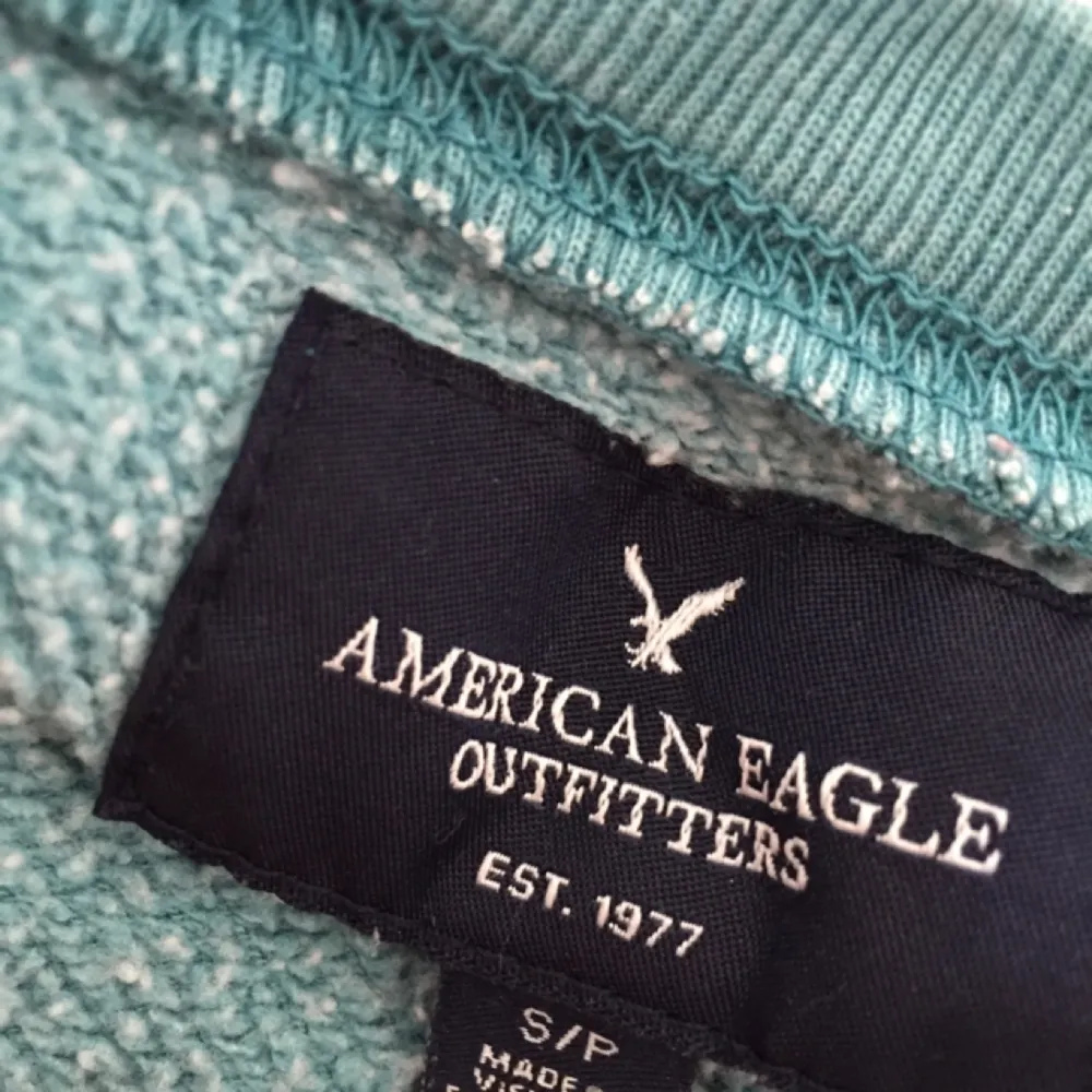 Skön tröja i snygg turkos färg. Från American Eagle Outfitters, inköpt i USA.. Tröjor & Koftor.