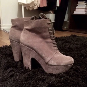  - Mockaskor helt i nyskick, säljs då jag inte använder klackar 