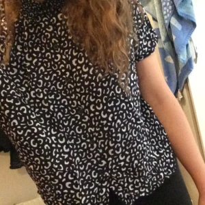  - Kortärmad tunn skjorta
