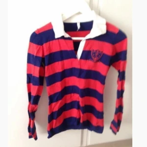  - Pikétröja i fina färger. Sparsamt använd.