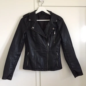  - Top skick, sitter som än smak