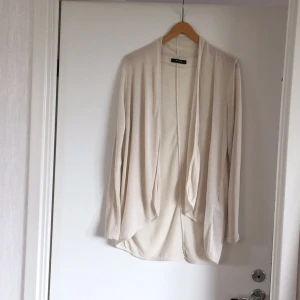  - Champaigne färg. Från Vila.  Senast avhämtning den 16/7 pga flytt