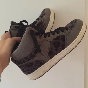  - Sneekers från New Yorker, används fåtal gånger.