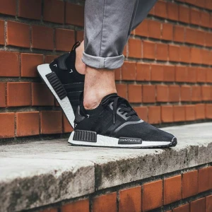  - Säljer mina Adidas NMD som är helt nya och för övrigt inte går att få tag på i butiker längre! Storleken är 38 och en halv, funkar perfekt för både tjejer och killar. Jag kan mötas upp i stan, Tyresö, Haninge och Södertälje🙃