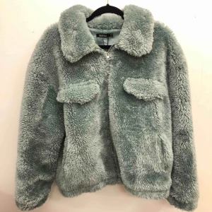  - Oanvänd oversized teddyjacka från Boohoo ✨ Storlek 38, stor i storleken!