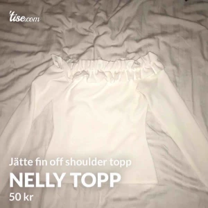 - Jätte fin off shoulder topp
