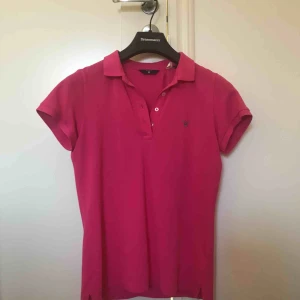  - Säljer min helt oanvända piké tröja, storlek s då den bara ligger i garderoben, 350kr + frakt om du vill ha den skickad 😊betalas via Swish 