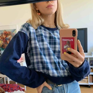  - Croppad tröja med flanell i mitten. Från beyond retro. Köpare står för frakt. 