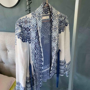  - Äkta oddmoly tröja i storlek 0/ XS, väldigt fin🌼