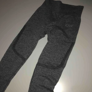  - ICW tights säljes då jag har dessa i dubletter! Bilderna är inte de bästa men man får jätte fin passform i dom.. 