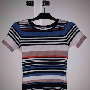  - Fin tröja i bra skick, frakt tillkommer<3