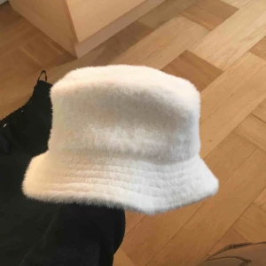  - buckethat i superfint skick!  200kr med frakten inräknad. 