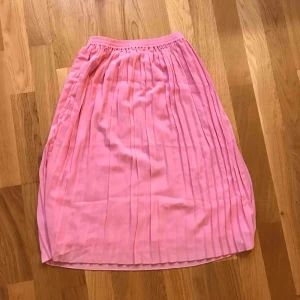  - Sä cool kjol som tyvärr inte används längre. Köparen står för frakt🥰