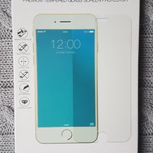  - Frakt ingår💕 skyddsglas ideal of sweden. Iphone 8+  Oöppnat