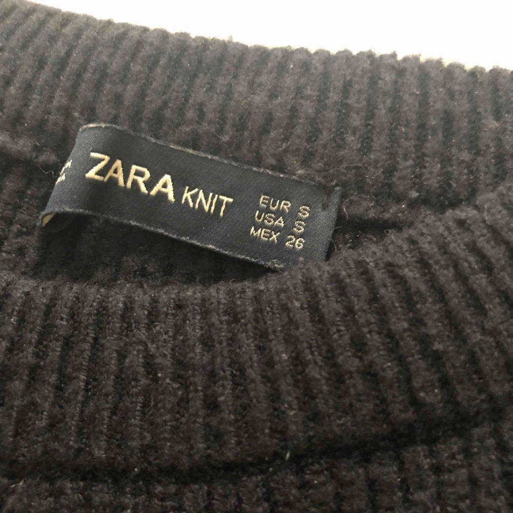 Zara marine blått tröja i små   Kan skicka med postnord blått paket (102kr) . Stickat.