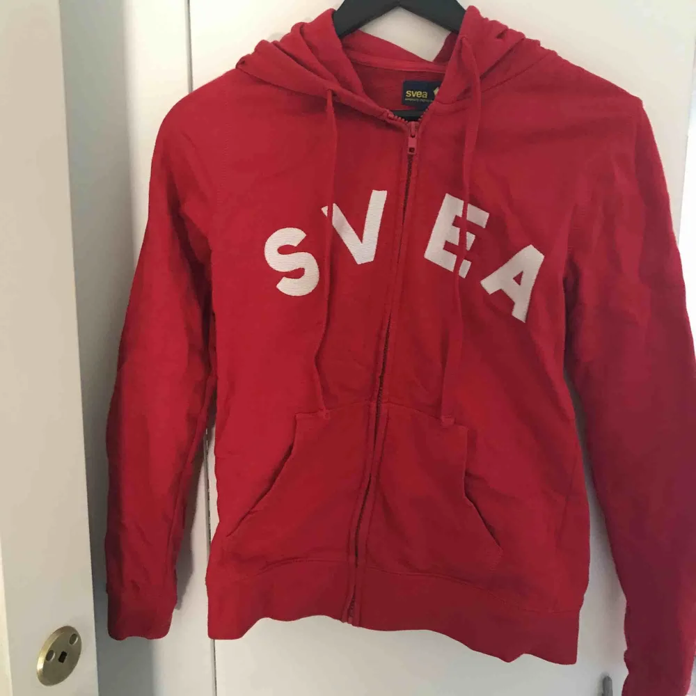 Svea tröja 200k+frakt kan gå ner i pris. Aldrig använd . Hoodies.