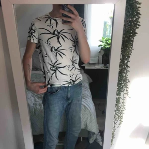  - T-shirt från H&M. Aldrig använd och i bra skick. Storlek S🙌🏻✨ Frakt tillkommer