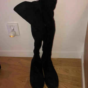  - Over-knee boots i mocka, strl 39!