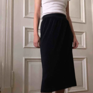  - Marinblå kjol. Kan mötas upp i Gbg, annars tillkommer frakt✨