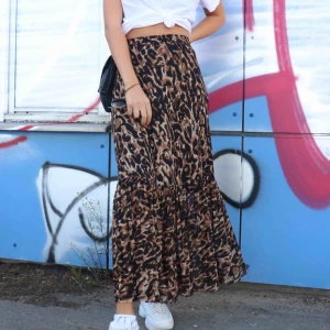  - Kjol. Knappt använd. Frakt 63kr spårbart tillkommer :)