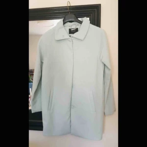  - Vår/höstjacka i mintgrön. Fint skick. 