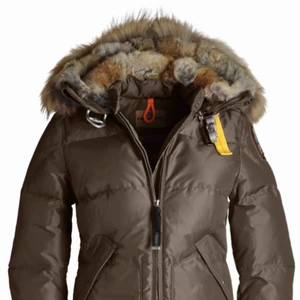  - Säljer/byter nu min parajumper i modellen long bear, passar de flesta storlekarna mellan XS-M. Hör av er vid intresse samt egna bilder. Byter även beroende på produkt och prisrang! Mitt pris är just nu 3000 men kan absolut diskuteras så pruta gärna på!😄