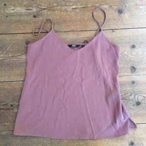  - Helt nytt linne i gammelrosa. V ringning. 