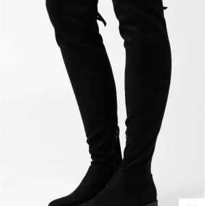 Overknee stövlar - Hyfsat använda, finns några repor som jag kan skicka bild på vid intresse. Annars så är dom mycket fina. Kan mötas upp i stockholm, annars frakt