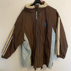 Supersöt brun vinterjackab - Frakt : 66kr 💞