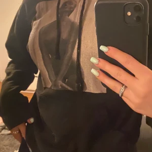 Hoodie  - Säljer min the cool elephant hoodie, fint skick och väldigt skön. Men inte min stil längre  ❤️