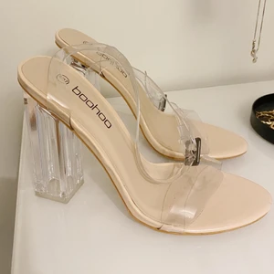 Klackskor - Skitsnygga klackar!! Köpta här på Plick men var tyvärr för små för mig så säljer vidare dessa skönheter 🤩 frakt tillkommer 🤍