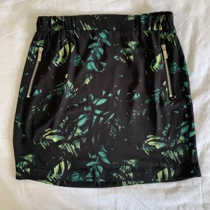 Kjol - Otroligt fin kjol i storlek 34