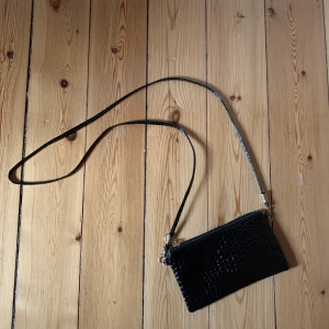 Liten väska  - Frakt 30kr