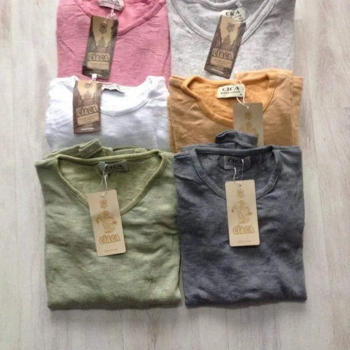 Dam tröja med olika färger  storleker  S-M-L . Hoodies.