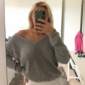Stickad tröja - Stickad grå tröja från NaKd. Som ny i skicket💖 strl S