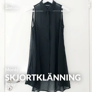 Skjortklänning  - Supersnygg transparent skjortklänning från Monki i storlek 34! Sparsamt använd! Frakt på 22kr tillkommer 📦